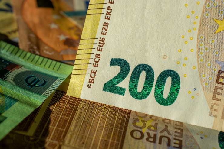 200 €