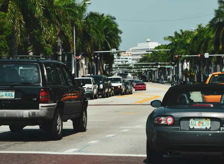 Auto in strada - pexels - retesei