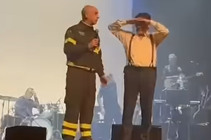 Il concerto di Massimo Ranieri interrotto - Frame YouTube - Retesei.com