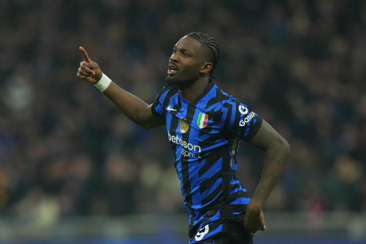 Marcus Thuram festeggia con la maglia dell'Inter - Foto LaPresse - Retesei.com
