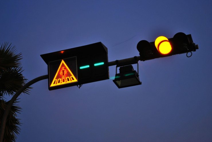 Semaforo giallo attivo