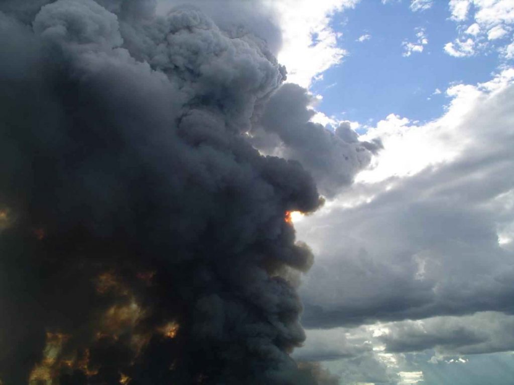 Incendio su A16: Mezzo Pesante con Batterie Esauste Prende Fuoco