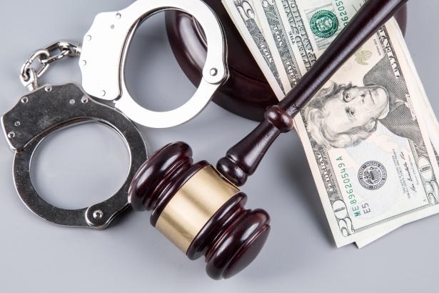 Colpo alla Mega-Frode Fiscale: Professionisti e Imprenditori Detenuti, Danno Erariale di 27 Milioni