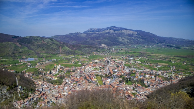 Avellino: Condizioni Stabili ma Critiche per la Ventenne Dopo il Gesto Disperato