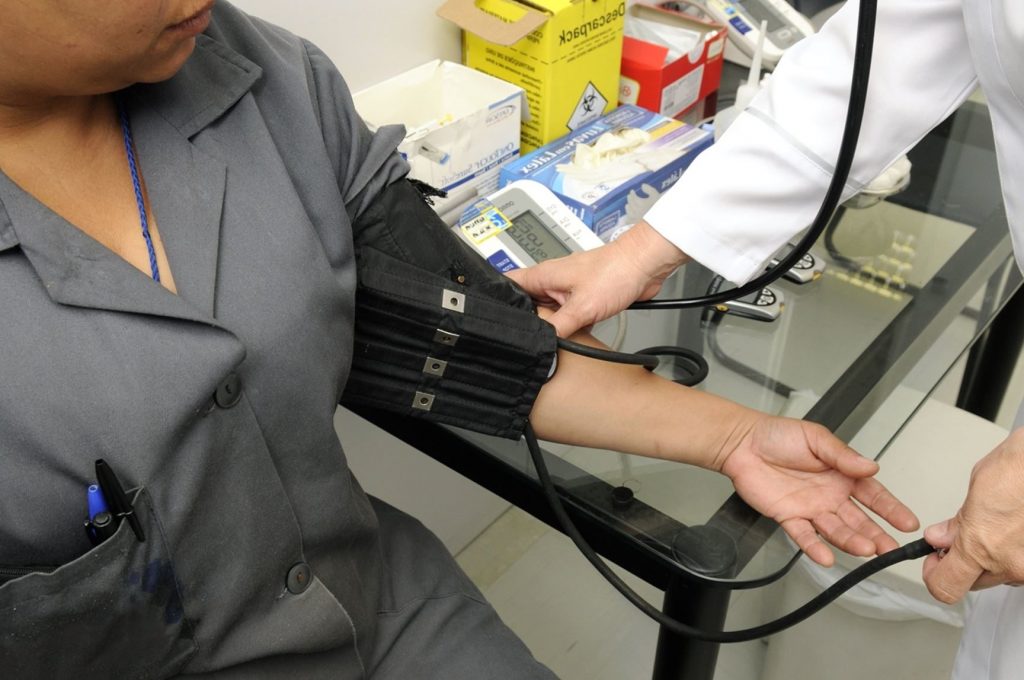 Valeria Ciarambino denuncia la Regione Campania: I più fragili ancora in coda per i vaccini.