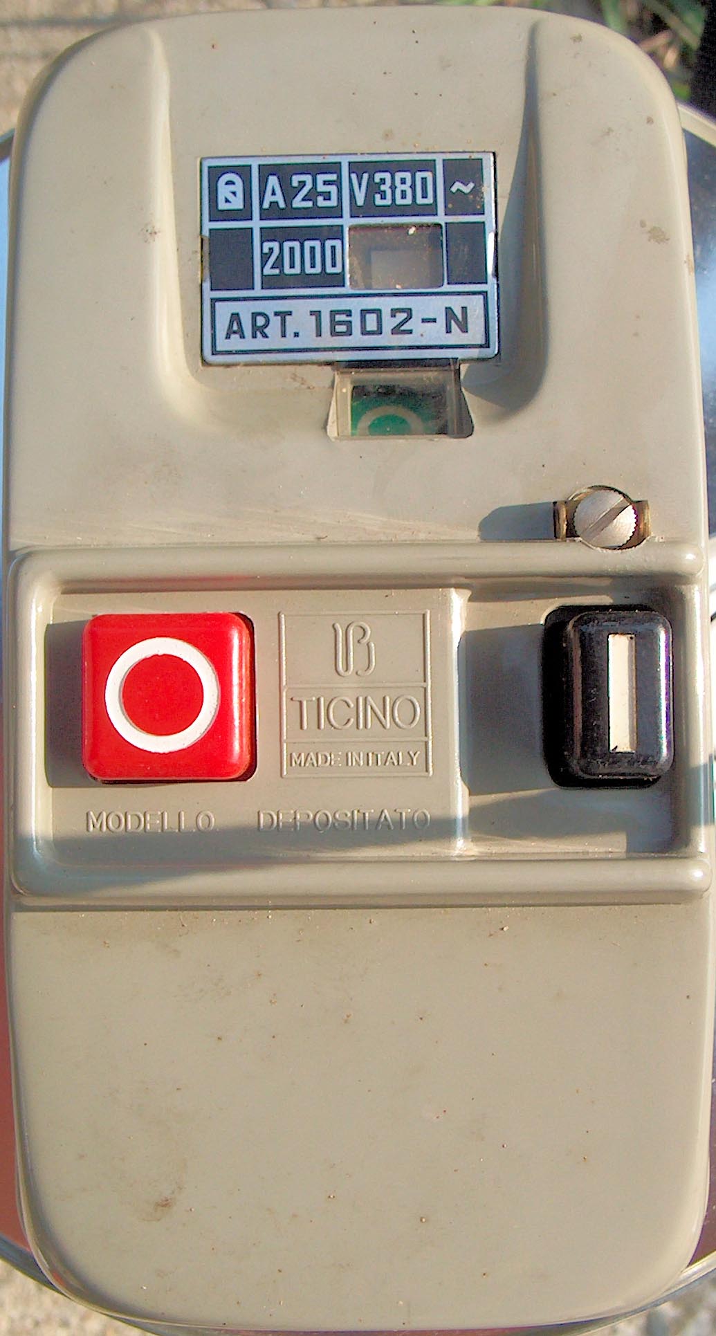 Frodo Energetico con Falsa Identità: Denunciato un 40enne Napoletano