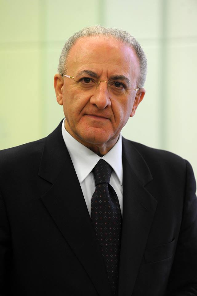 De Luca: La Riapertura delle Scuole a Settembre Dipende dall’Immunizzazione Collettiva