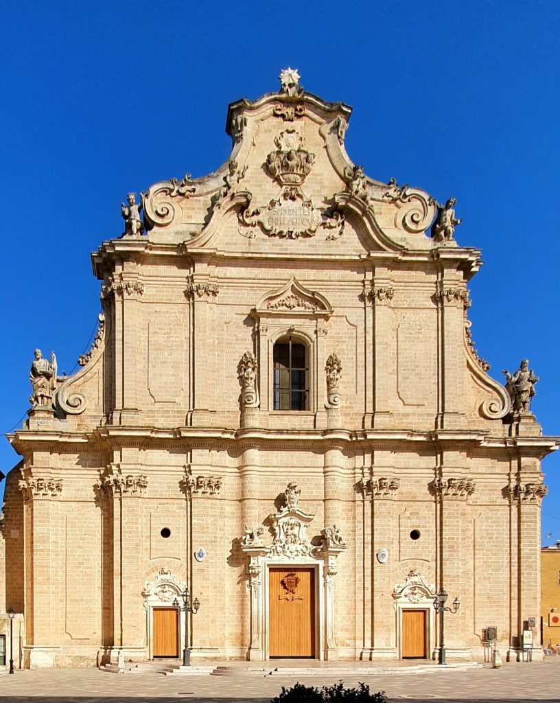 Disordini in Chiesa: 45enne aggredisce i Carabinieri e finisce ai domiciliari