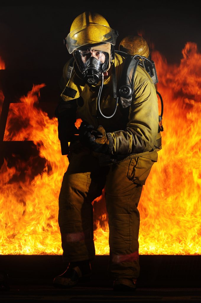 Emergenza in Alta Irpinia: Due Giovani Ferite in un Ribaltamento, Poi un Incendio a Lioni