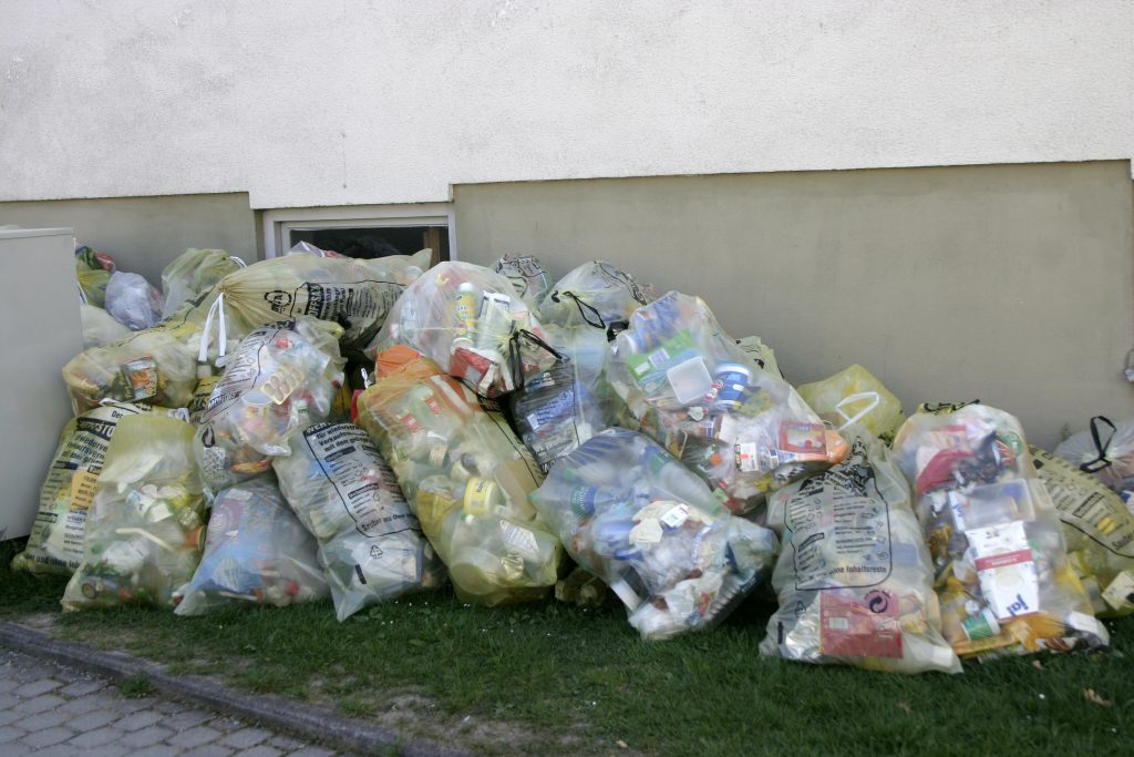 Controlli Ambientali in Irpinia: Due Persone Denunciate per Violazioni sui Rifiuti