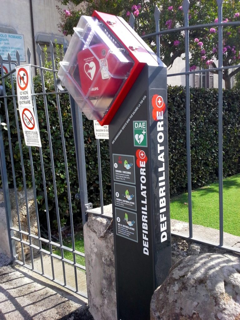 Un Cuore Nuovo per Torrecuso: Defibrillatore Pubblico in Piazza Mellusi, grazie all’Agenzia Buonanno