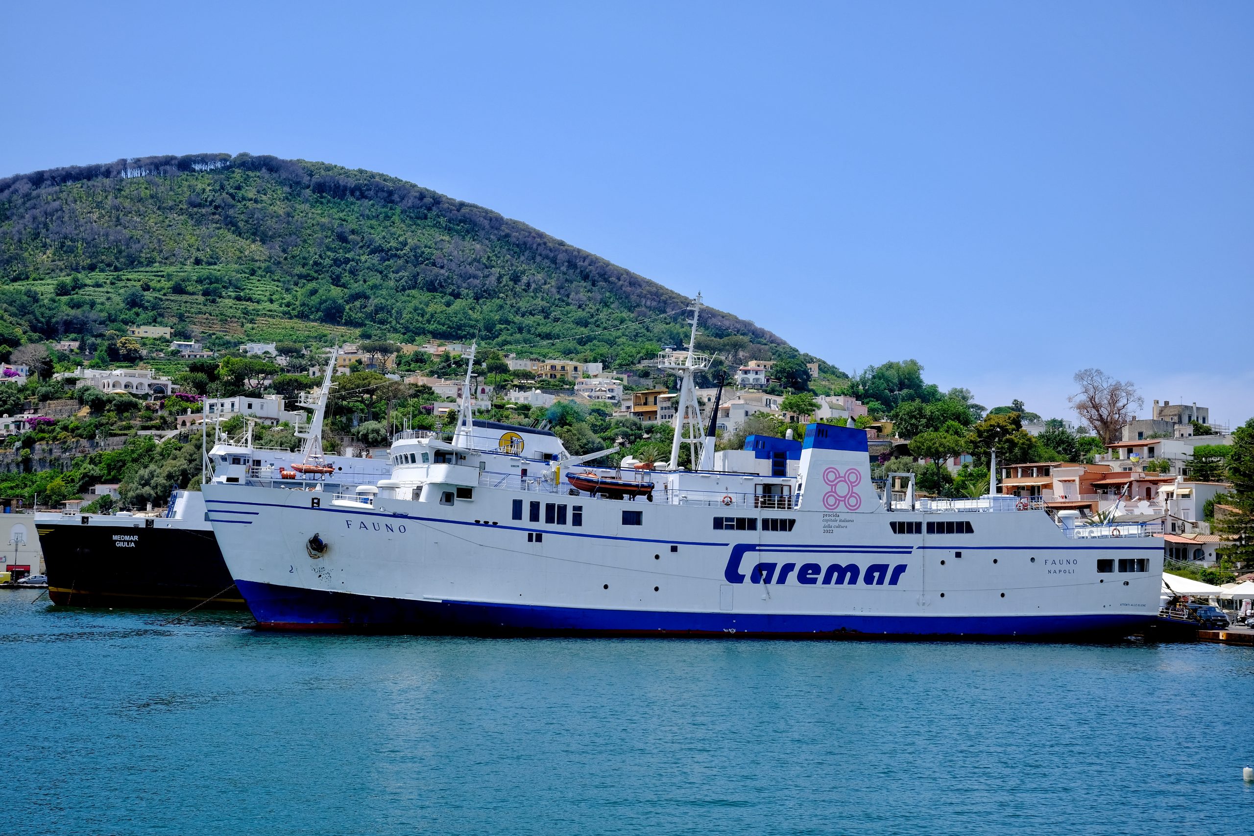 Procida: L’Inattesa Ascesa di un’Isola Minuta, Tra Storia, Arte e Rinascita Culturale