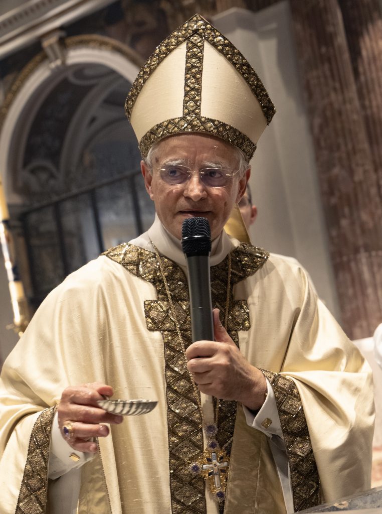 Il Monito di Avellino: Il Vescovo Aiello Denuncia il Male di Vivere Silenzioso e l’Emergenza Educativa Ignorata