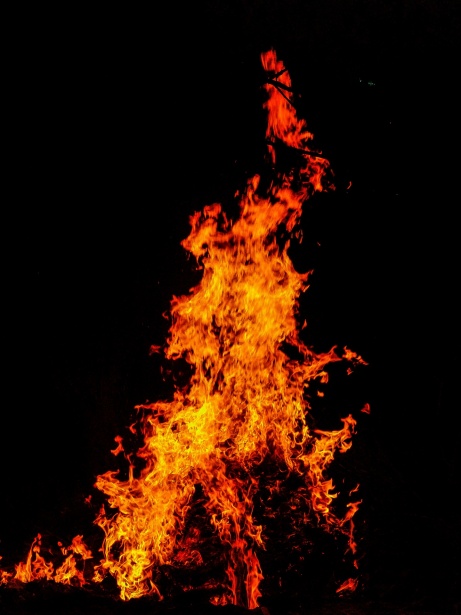 Fiamme al BCT: Materiale Scenico in Fumo, Si Ipotizza un Guasto Elettrico