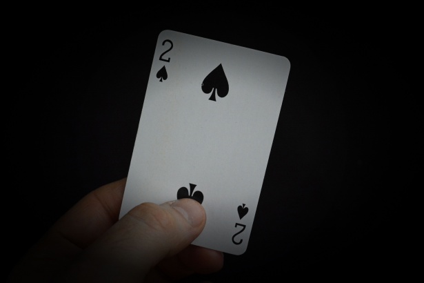 Campania e il Mistero delle Card Vaccinali Sovrapposte: Il M5S Chiede Chiarezza, la Giunta Prende Tempo.