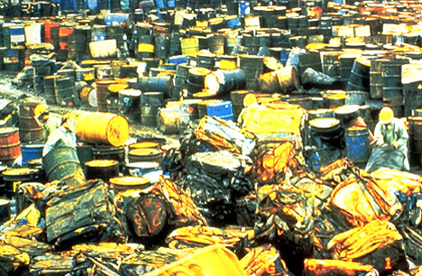 Mercogliano e Monteforte: Due Imprenditori Edili Deferiti per Smaltimento Illegale di Rifiuti