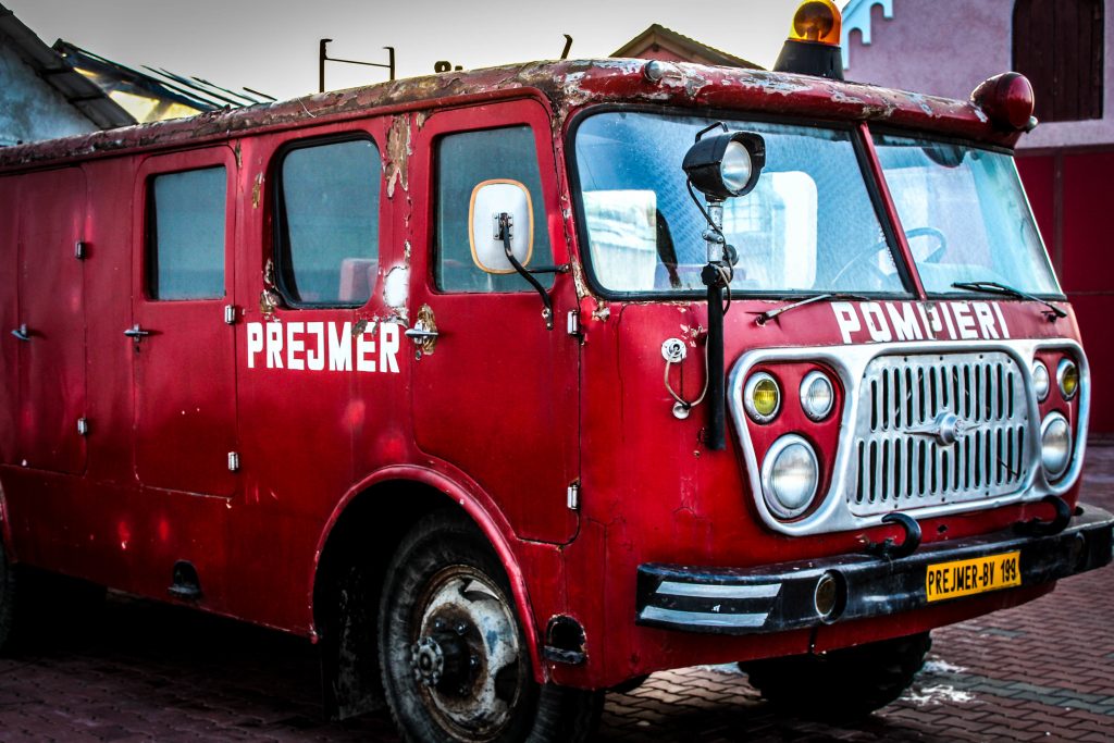 A16, Monteforte Irpino: Autocarro in Fiamme, Vigili del Fuoco Spengono l’Incendio