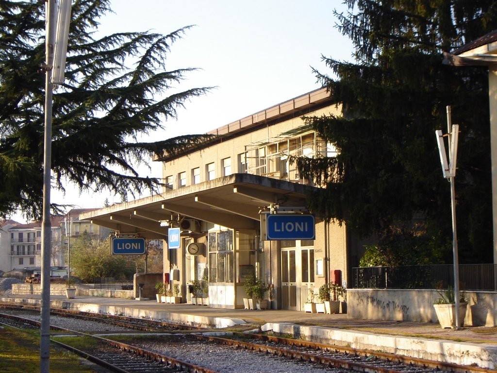 Irruzione Illegale in Abitazione Pubblica: Denunciati Due Fratelli a Lioni