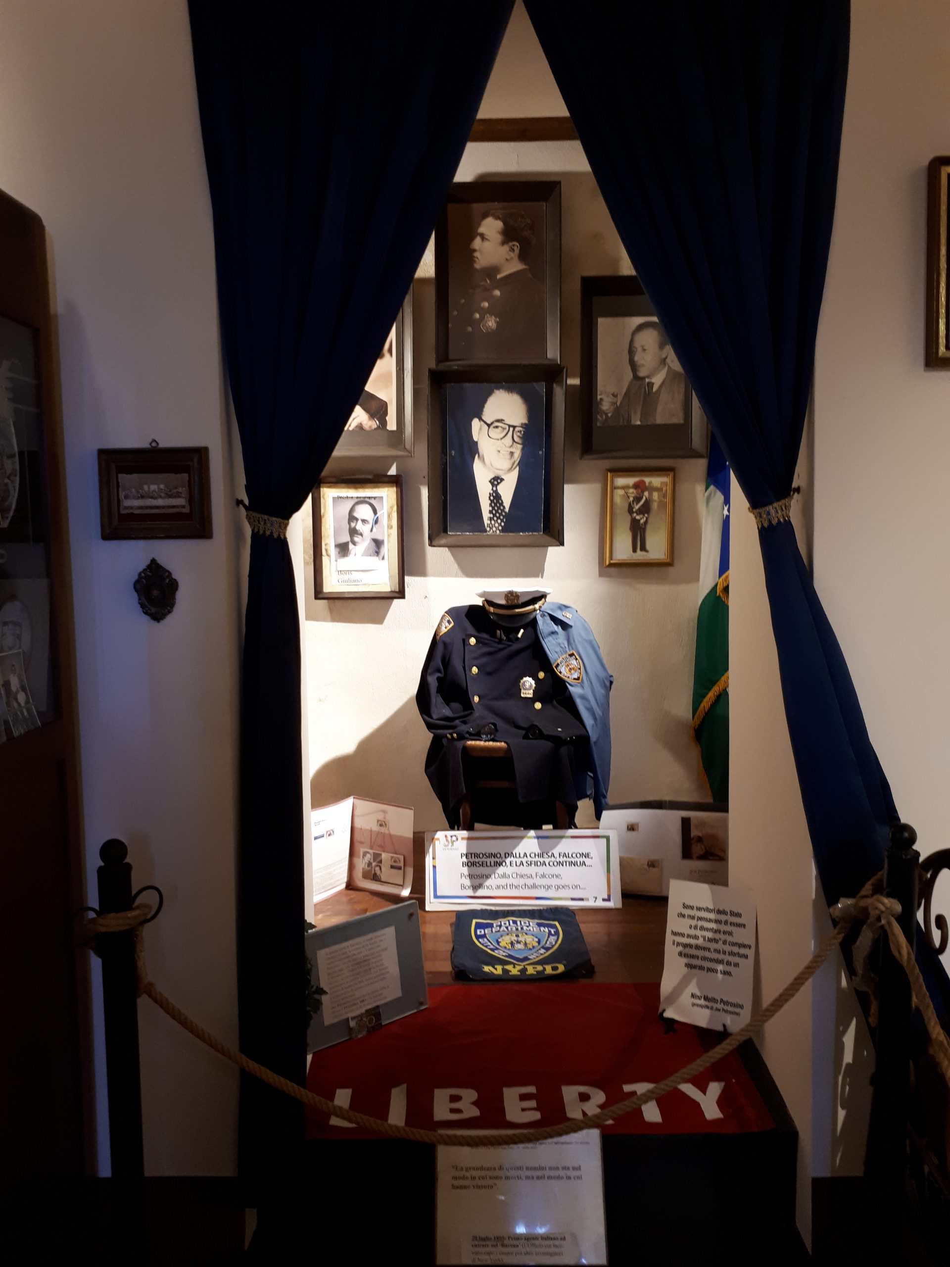 Profumi Falsi e Pericolosi: La Finanza Smantella un Polo Produttivo Clandestino a Melito alla Vigilia di San Valentino