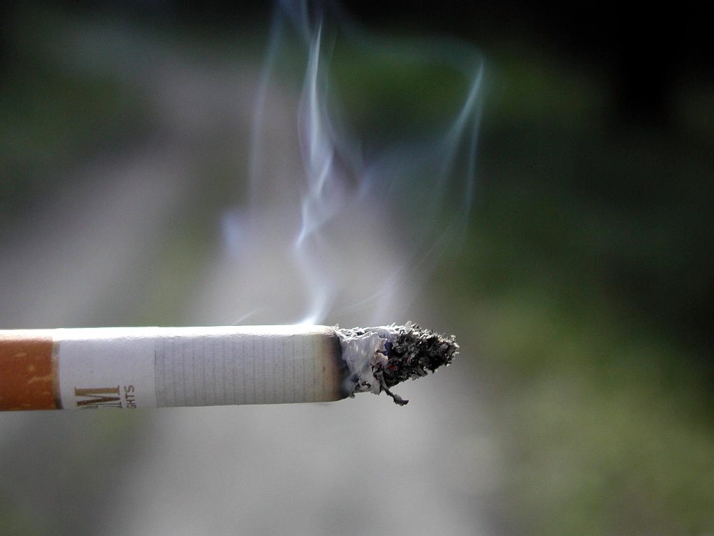 Incendio ad Avellino: Agente Penitenziario Intossicato in Cella