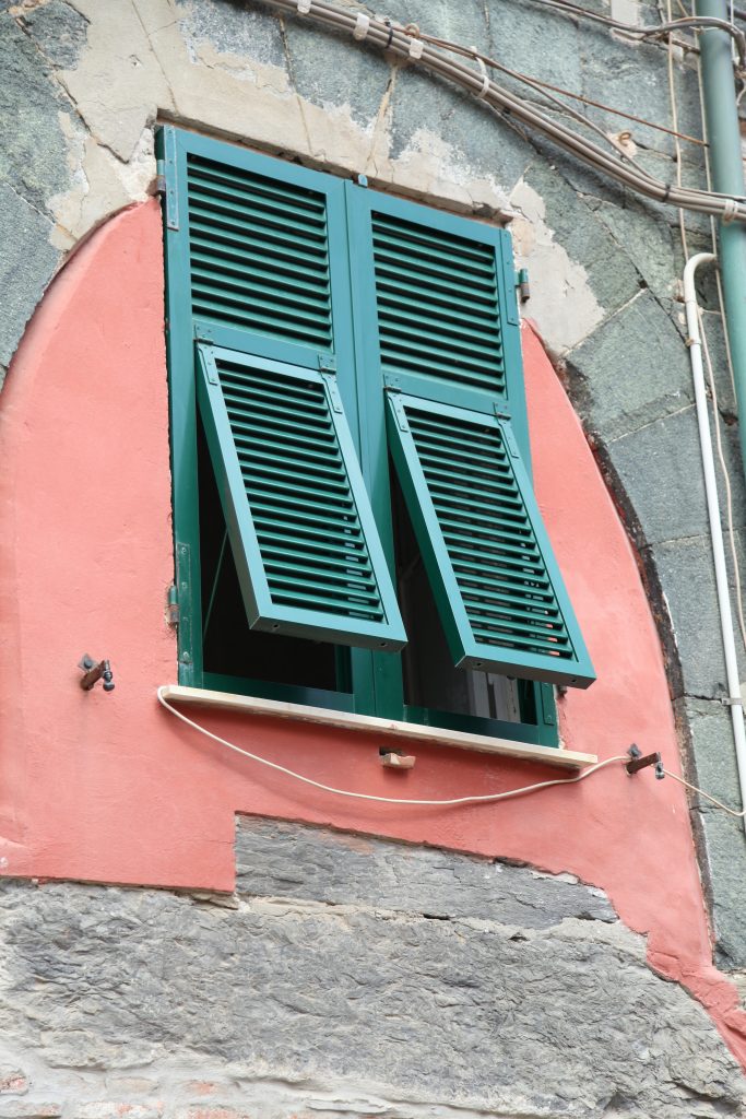 San Martino V.C.: Anziana bloccata in casa dopo caduta per forte vento, provvidenziale il soccorso della Polizia Municipale