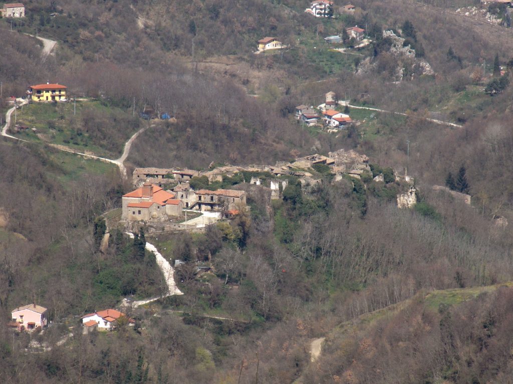 Salvataggio Drammatico sul Taburno: Escursionista Precipitato e Compagni Dispersi