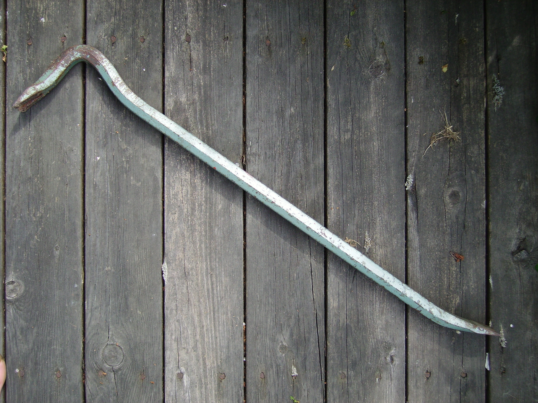 Telese Terme: Sventata irruzione notturna in complesso termale, due minori denunciati