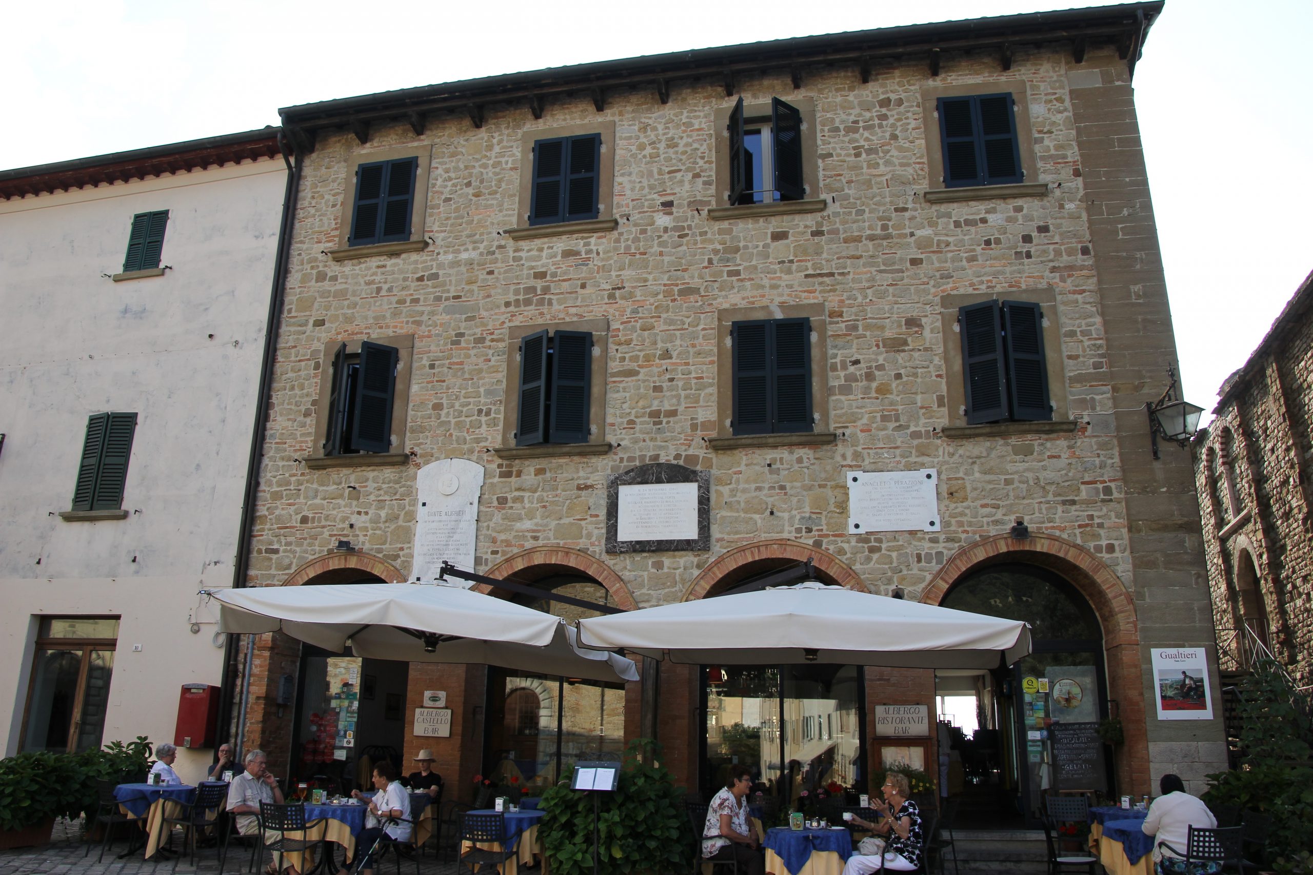 Omaggio a Dante: Un “Cocktail” di Arte e Cultura Sotto le Stelle