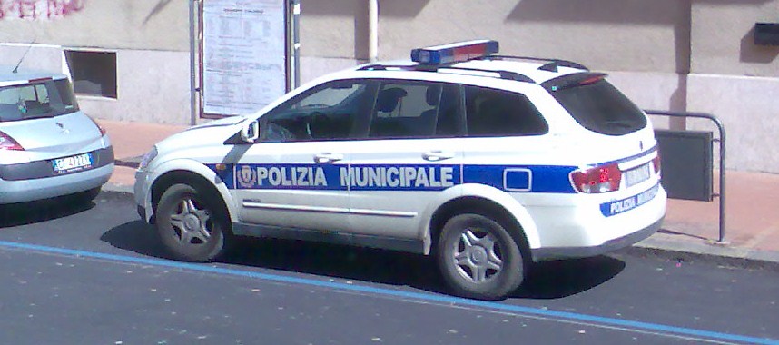 Raffiche Impetuose su Avellino: I Pompieri Irpini Incessantemente Operativi per Decine di Richieste