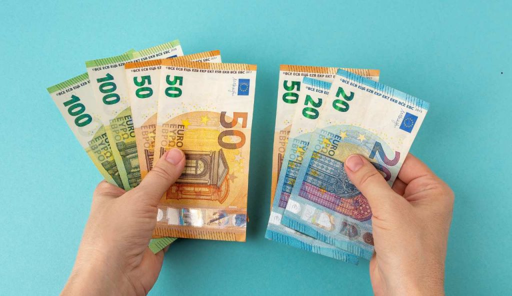 Bonus bollette 2026: sconto fino a 1.226€ per chi rientra nei nuovi requisiti | Ti basta avere questa scritta sull’ISEE