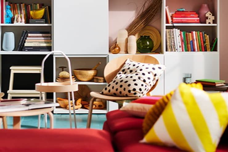 Un salotto arredato con i mobili dell'Ikea - Foto Facebook - Retesei.com