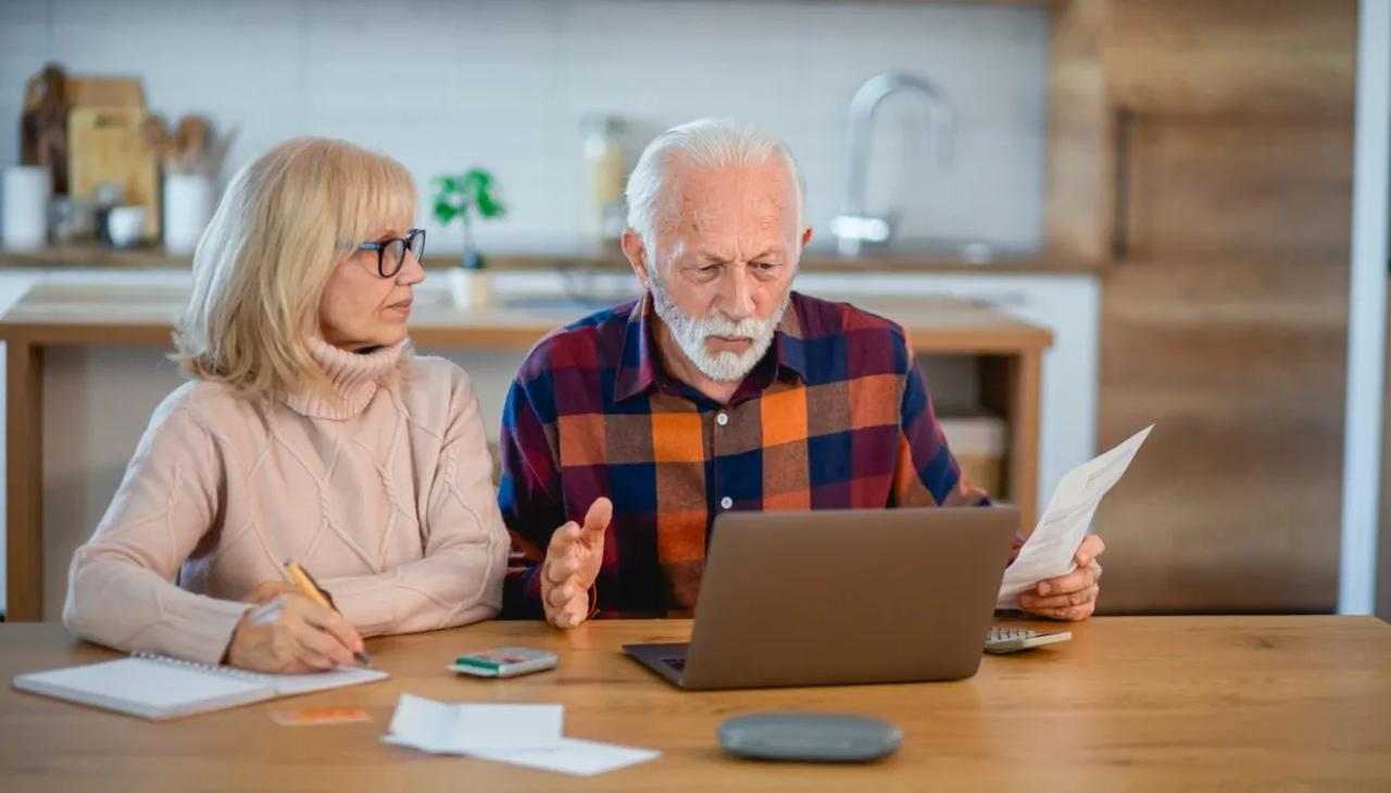 Pensioni, dicembre ti presenta il conto | Scadenze urgenti che possono costarti caro: meno soldi e più disagi