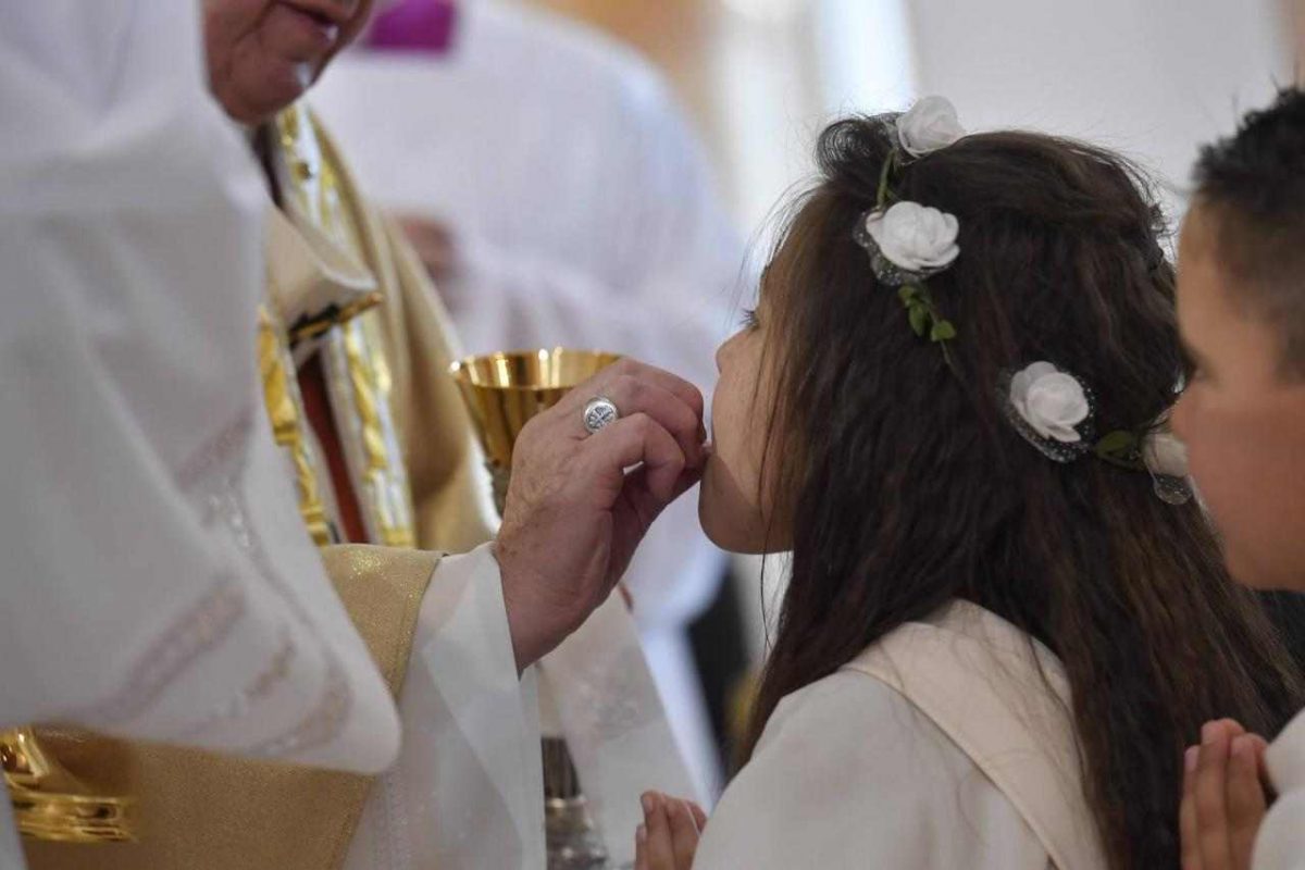 Cresima e comunione, se hai i sacramenti i spettano 15.000€ in contanti | Basta presentarsi al banco con un documento valido