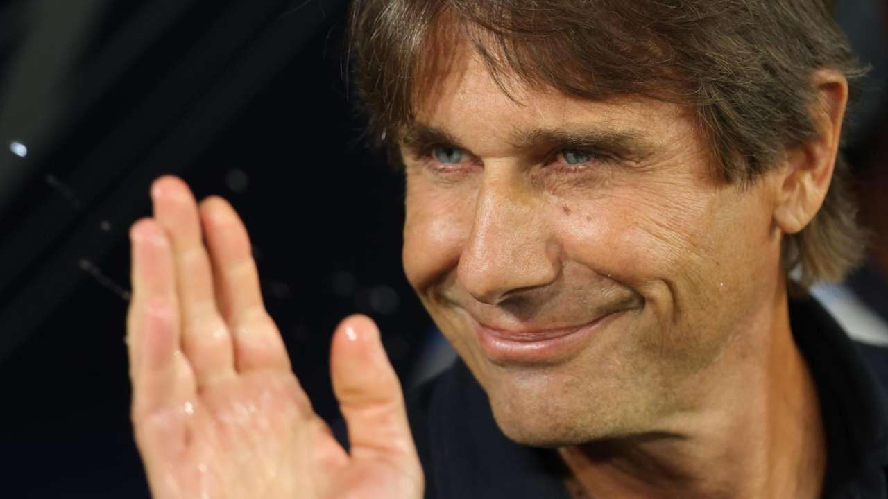 “Conte torna bianconero”: la frase che fa esplodere Napoli-Juve | Vigilia di fuoco, lo scenario ribalta tutto