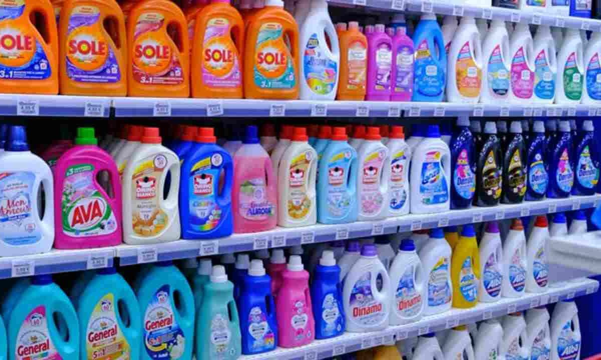 Detersivi, quelli che usi sempre non pulisce come credi: Altroconsumo rivela il vero vincitore (e fa crollare i big)
