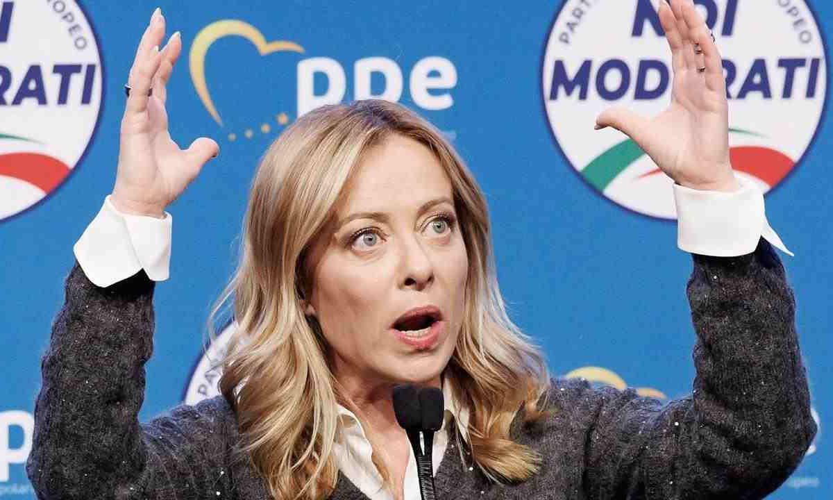 “Fatti curare!”, attacco feroce alla Meloni in diretta | La frase che incendia lo scontro politico