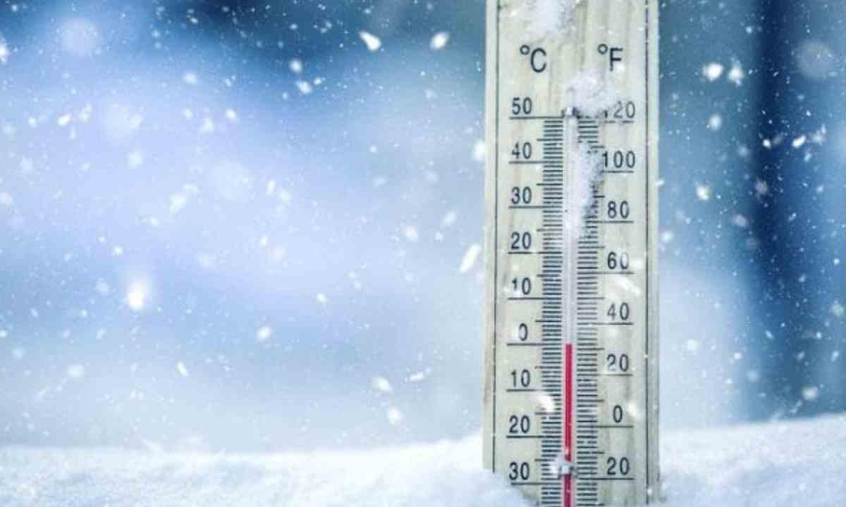 Dicembre senza inverno: il vortice polare resta fermo e arriva un mese dai colori autunnali | Metti via il piumino, farà caldo